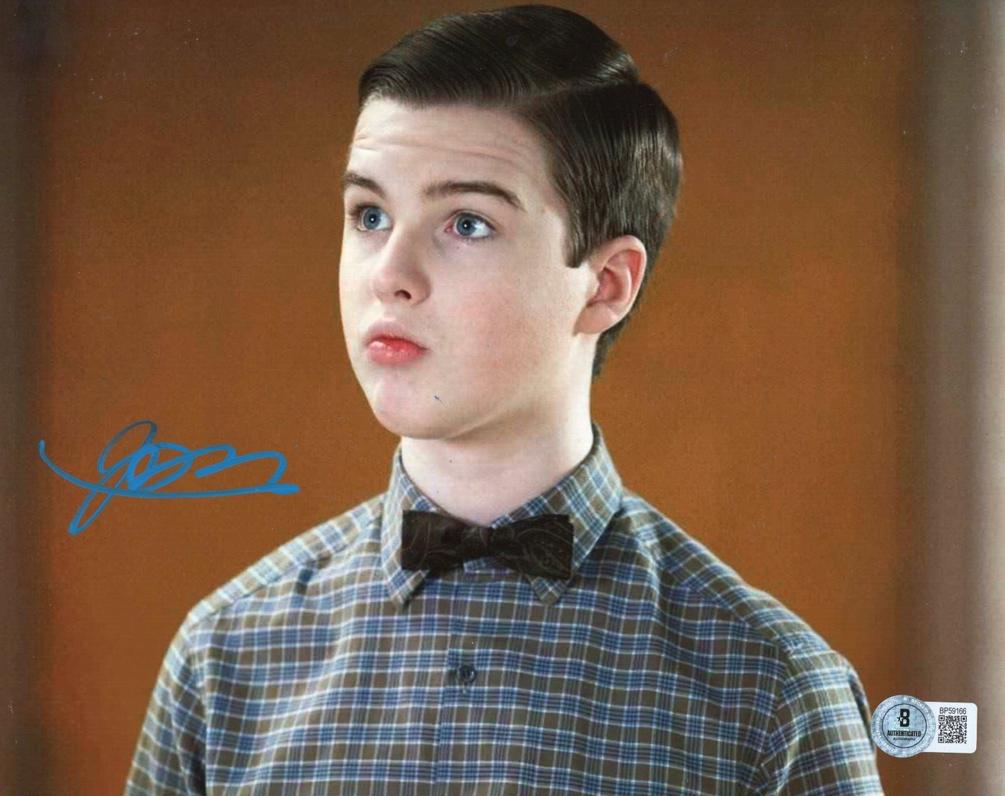 Iain Armitage Young Sheldon Cooper Bang Signed 8x10 Photo w/Beckett COA BP59166