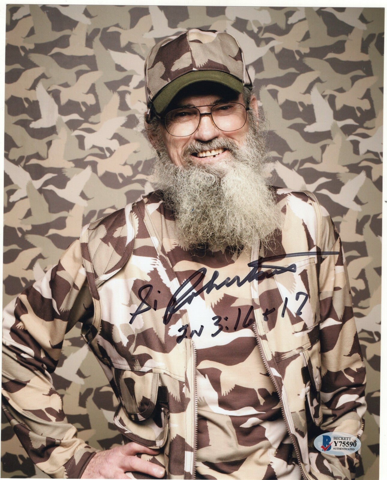 Si Robertson Signed Duck Dynasty TV Show 8x10 Photo w/Beckett COA Y75590
