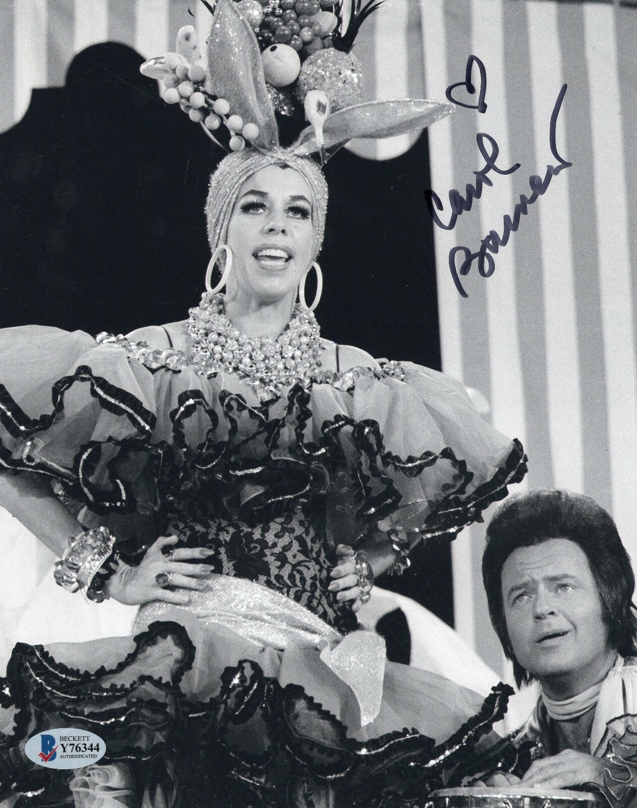 Carol Burnett Annie Carol Burnett Show Signed 8x10 Photo w/Beckett COA Y76344