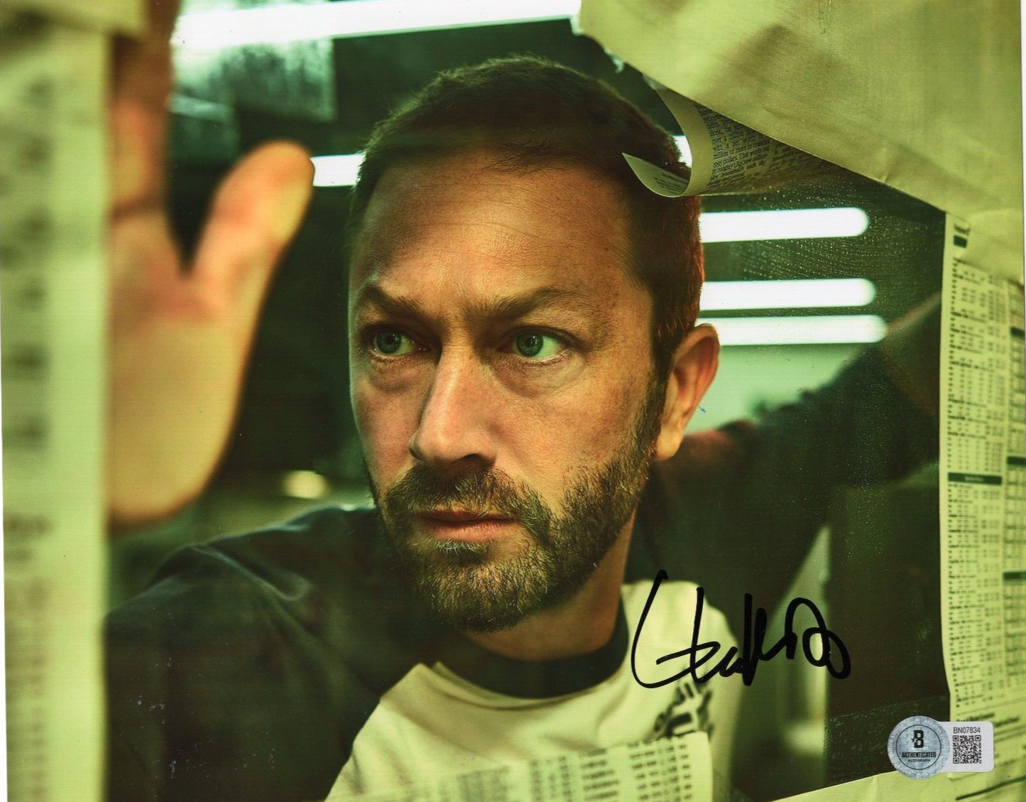 Ebon Moss Bachrach Cousin Ritchie Bear TV Signed 8x10 Photo w/Beckett BN07834