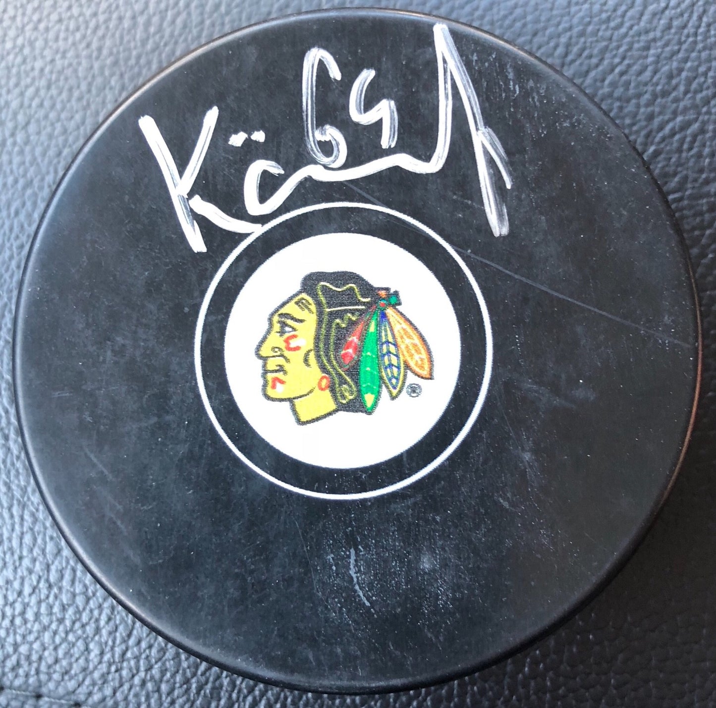 David Kampf signed 2017-18 Chicago Blackhawks souvenir puck w/coa