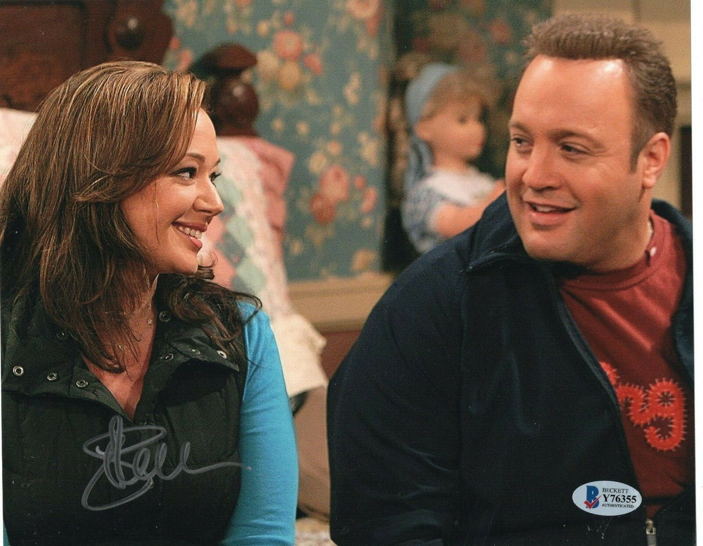 Leah Remini The King of Queens Carrie Signed 8x10 Photo w/Beckett COA Y76355