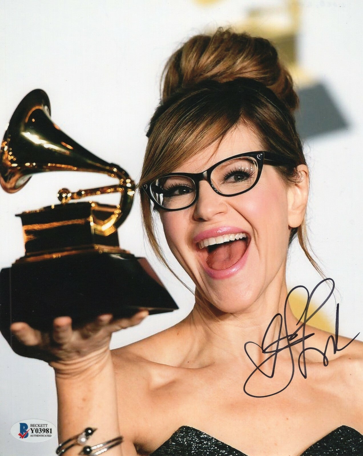 Lisa Loeb Signed Grammy Winner Musician Stay 8x10 Photo w/Beckett COA Y03981