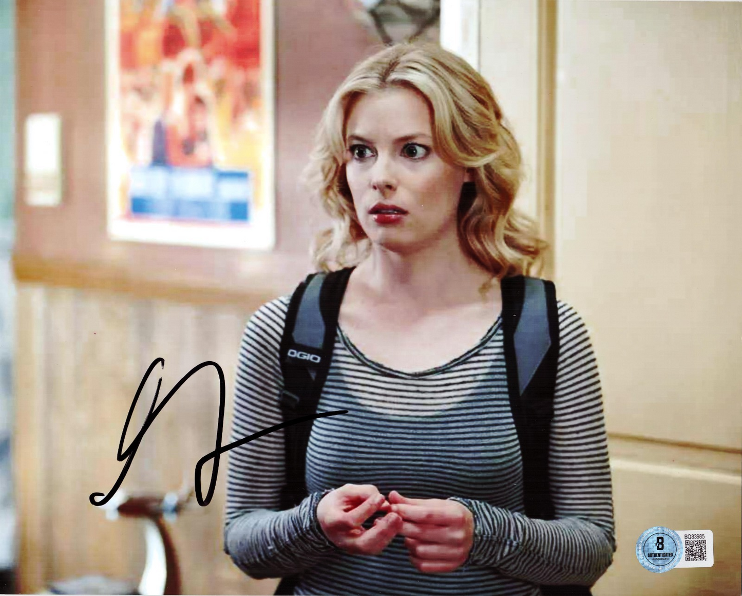 Gillian Jacobs Signed Community TV Series 8x10 Photo W/Beckett BAS COA BQ83985
