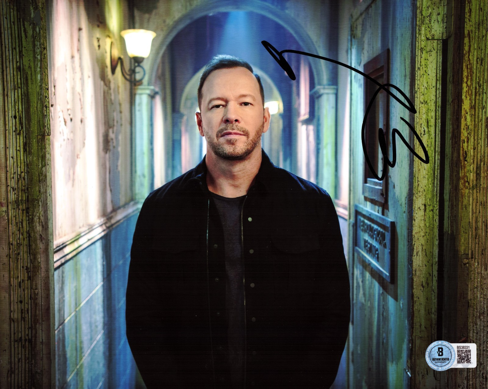 Donnie Wahlberg Signed Det. Reagan Blue Bloods 8x10 Photo W/Beckett COA BS38331