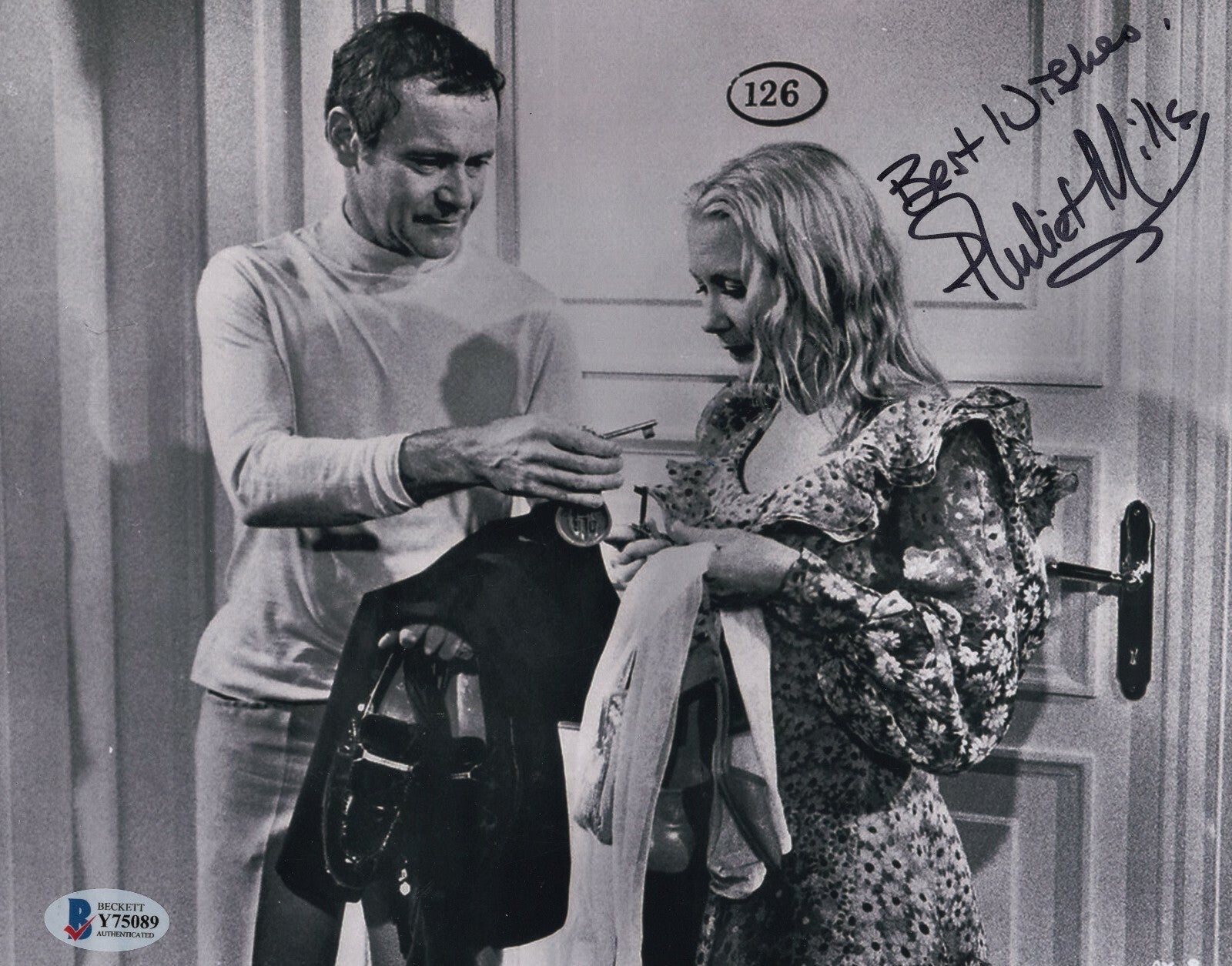 Juliet Mills Signed 8x10 Photo w/Beckett COA Y75089 Nanny and The Professor