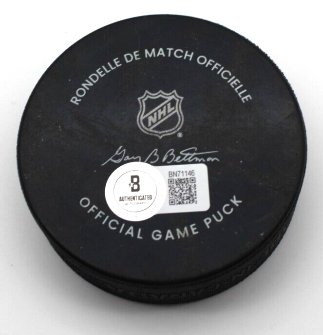 Jonathan Toews Signed Chicago Blackhawks Game Hockey Puck w/Beckett COA BN71146