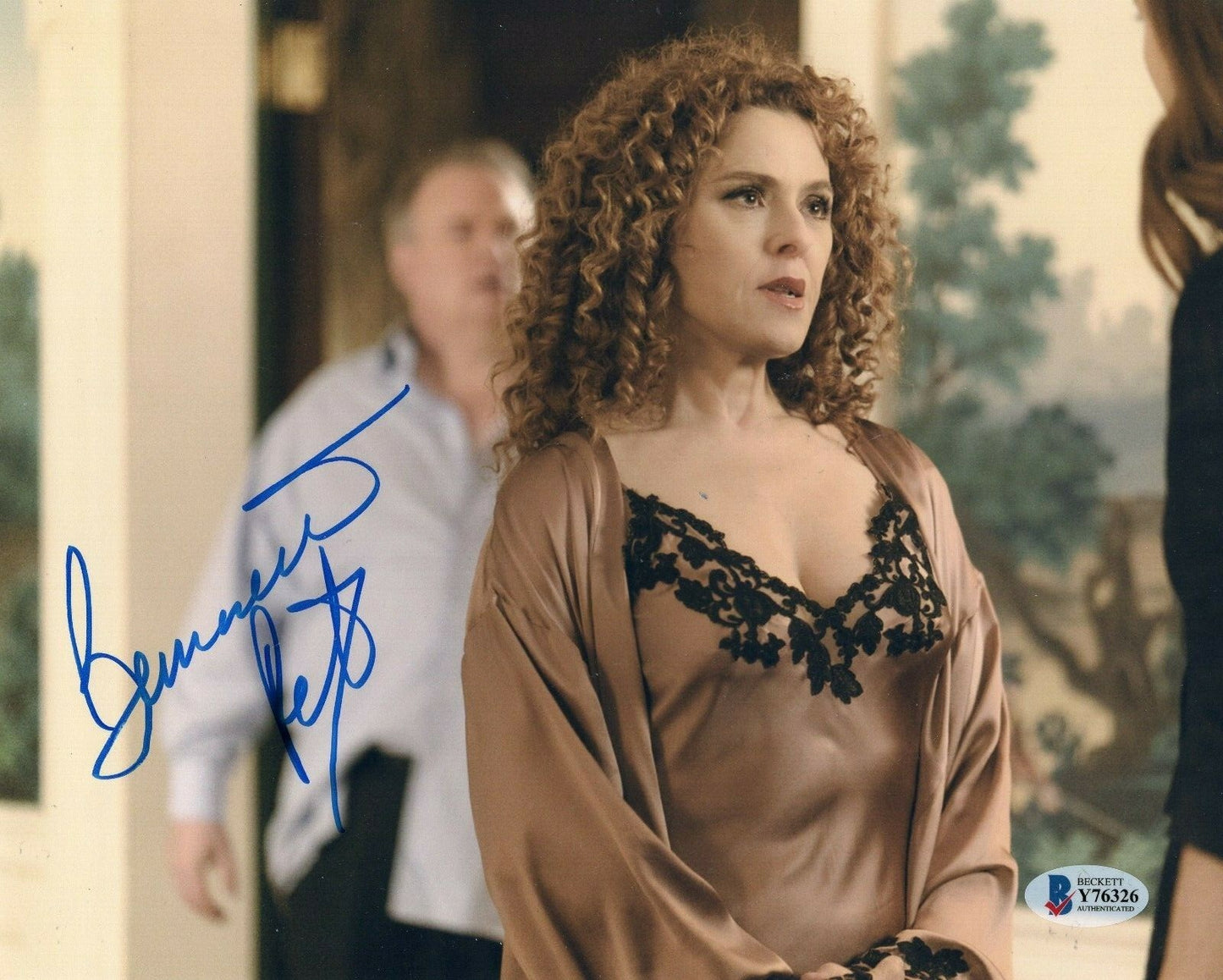 Bernadette Peters Grey's Anatomy Signed 8x10 Photo w/Beckett COA Y76326