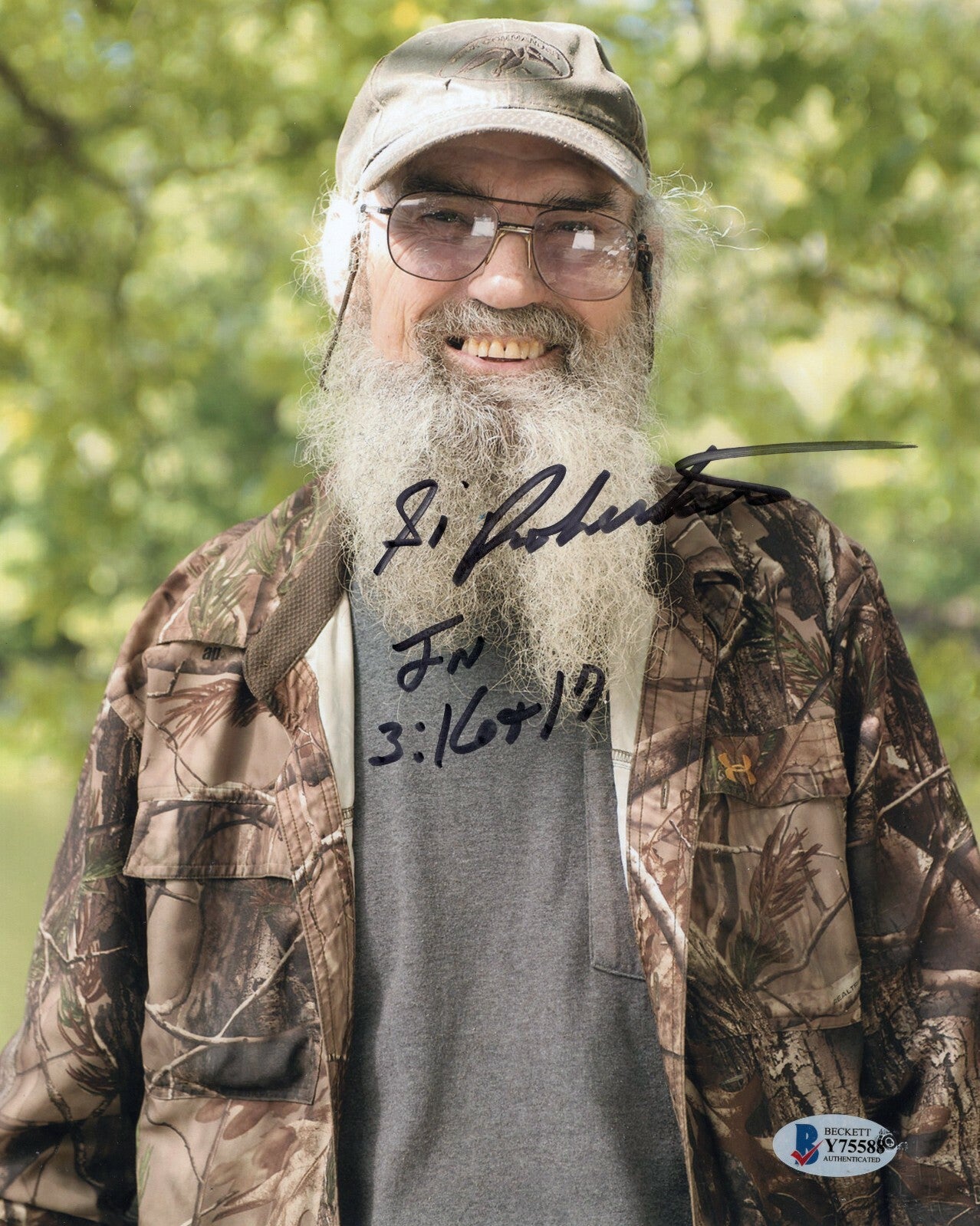 Si Robertson Signed Duck Dynasty TV Show 8x10 Photo w/Beckett COA Y75588