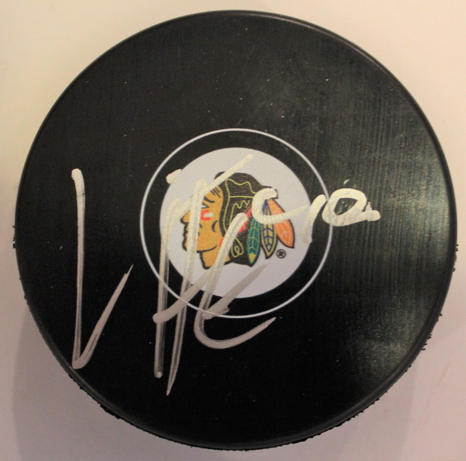 Vinnie Hinostroza Signed Chicago Blackhawks Logo Puck w/COA 2017-18 #2