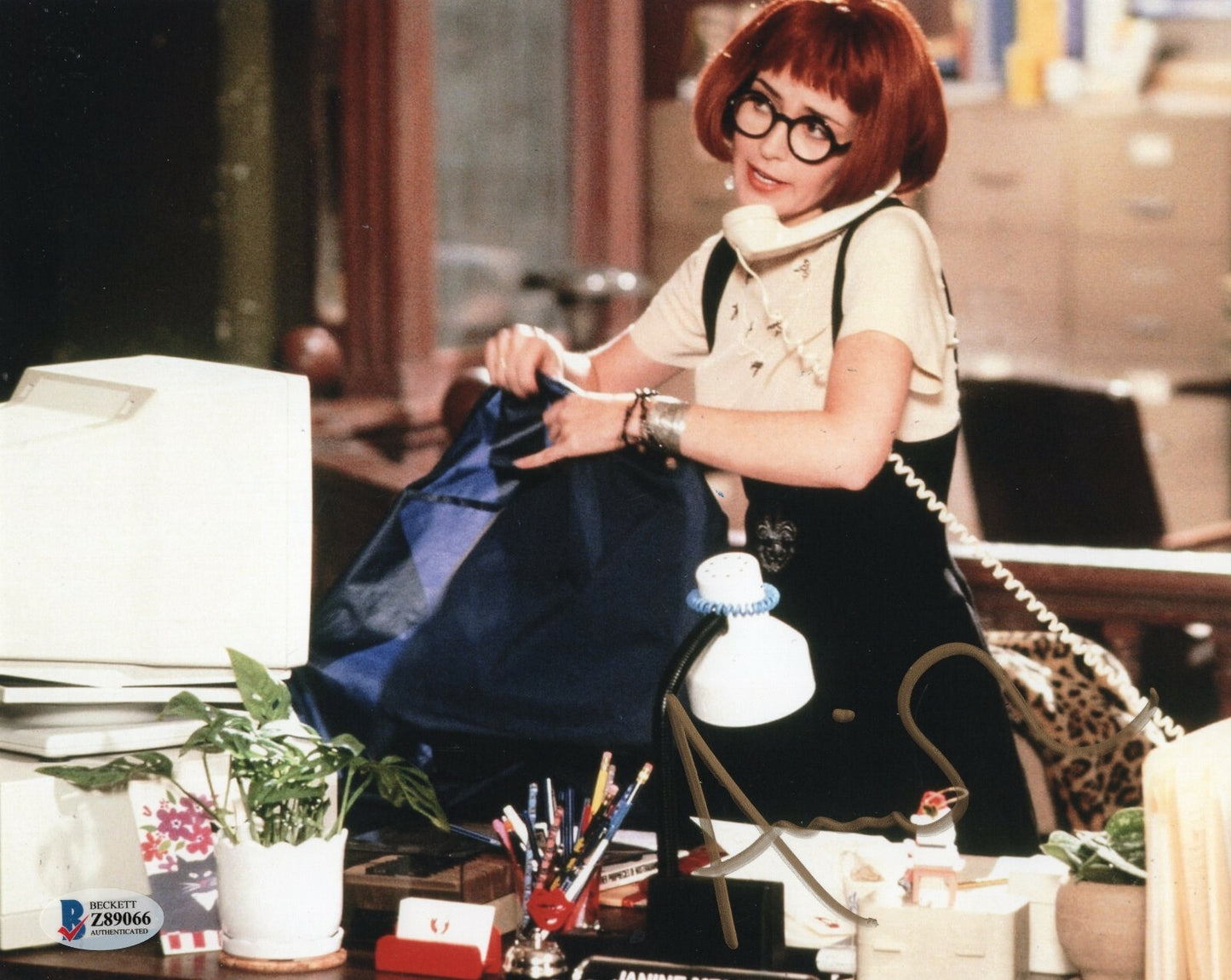 Annie Potts Ghostbusters Janine Melnitz Signed 8x10 Photo w/Beckett COA Z89066