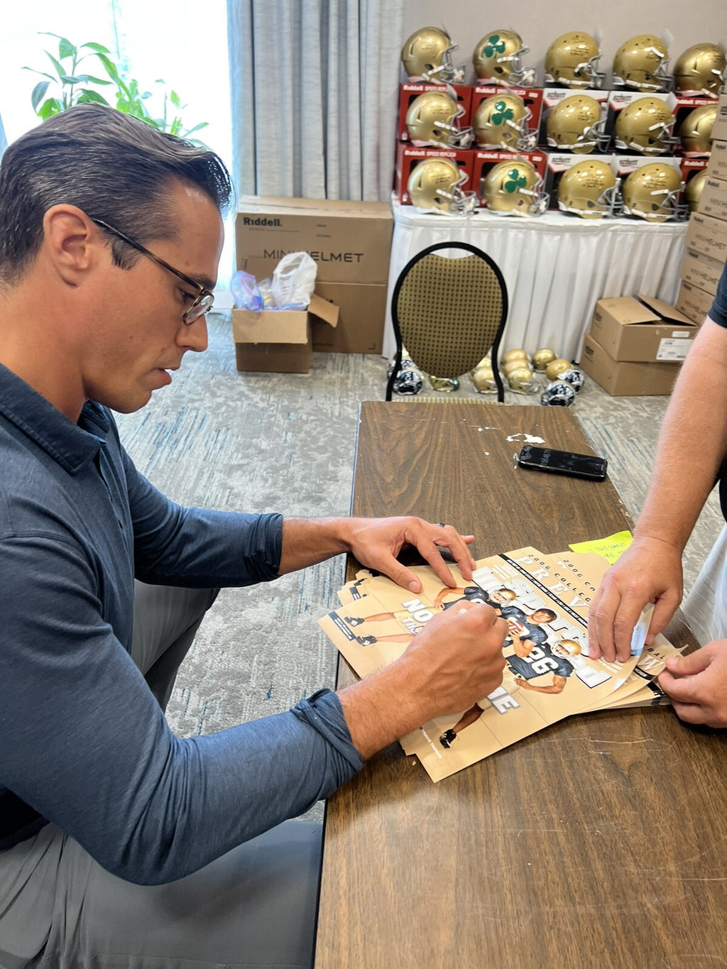 Brady Quinn Signed Notre Dame Football Sports Illustrated 11x14 Photo w/JSA COA