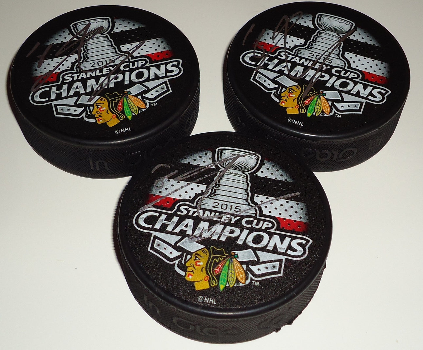 Marcus Kruger signed 2015 Chicago Blackhawks Champions hockey puck w/coa
