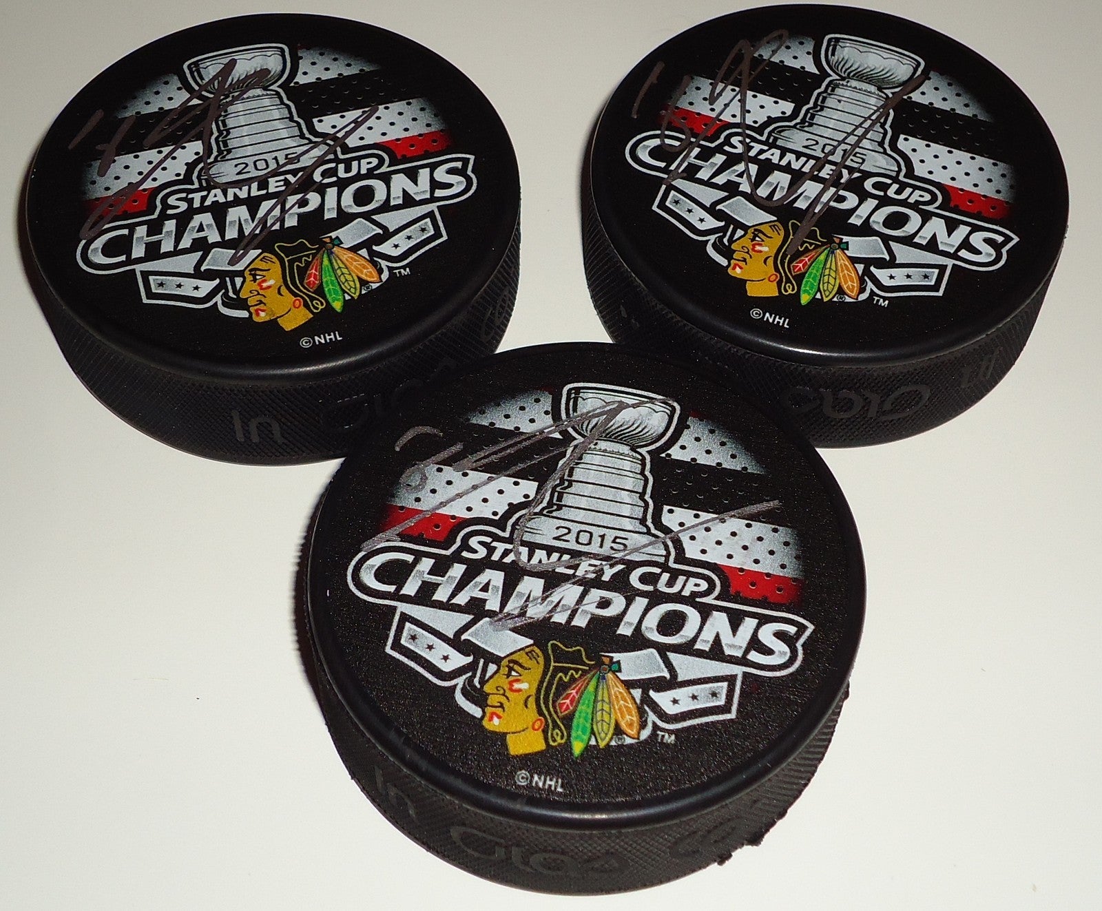 Marcus Kruger signed 2015 Chicago Blackhawks Champions hockey puck w/coa