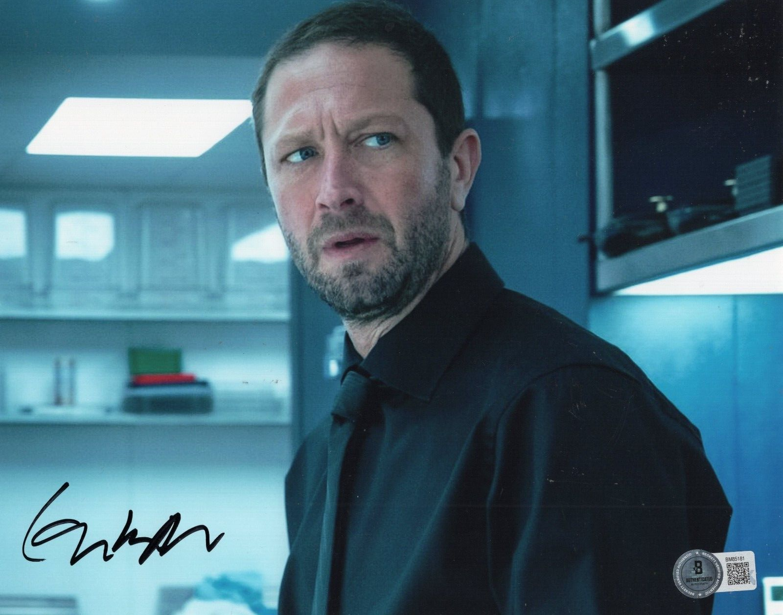 Ebon Moss-Bachrach Bear Cousin Richie Signed 8x10 Photo w/Beckett COA BM85181