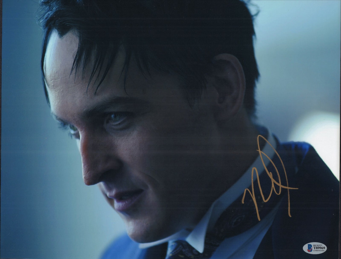 Robin Lord Taylor Signed Gotham Penguin 11x14 Photo w/Beckett COA T89969