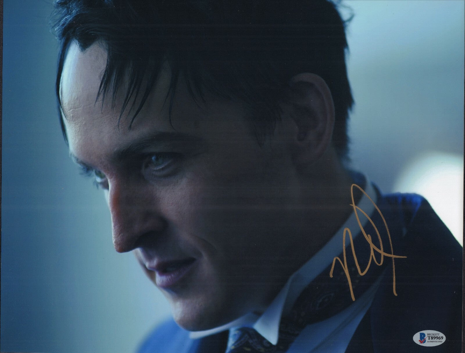 Robin Lord Taylor Signed Gotham Penguin 11x14 Photo w/Beckett COA T89969