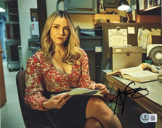 Abby Elliott Signed Bear TV Show Sugar Natalie 8x10 Photo w/Beckett COA BN07837