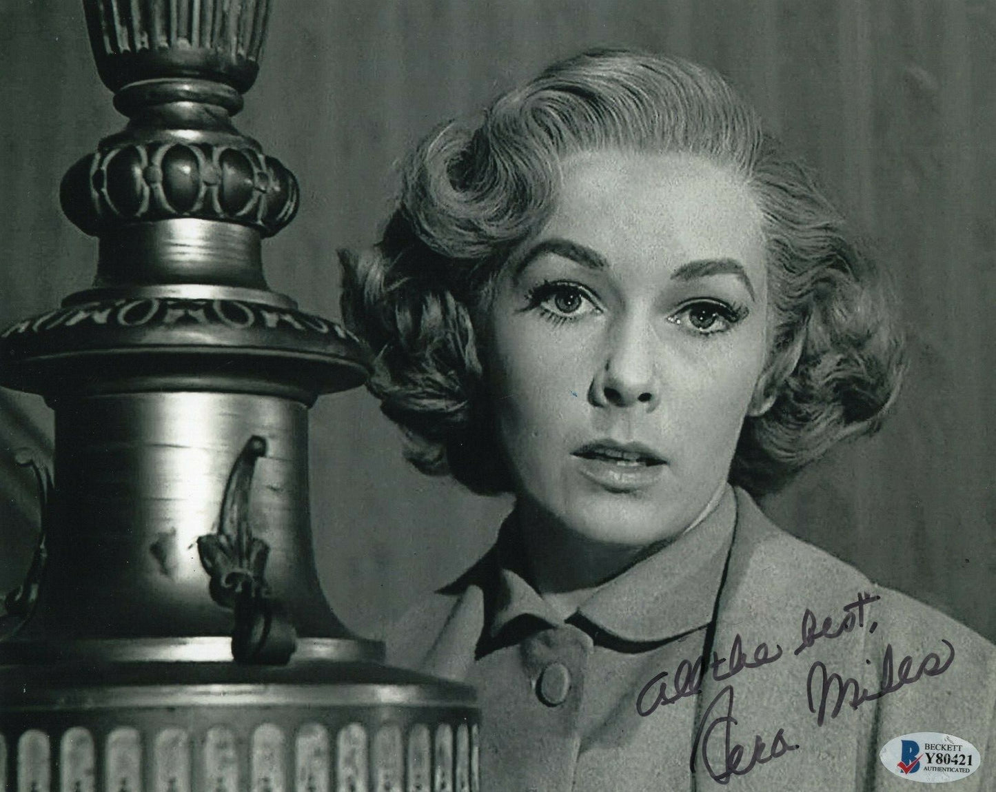 Vera Miles Signed 8x10 Photo Psycho Lila Crane w/Beckett COA Y80421