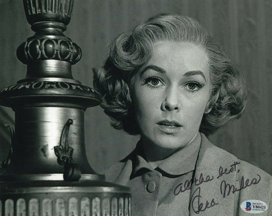 Vera Miles Signed 8x10 Photo Psycho Lila Crane w/Beckett COA Y80421