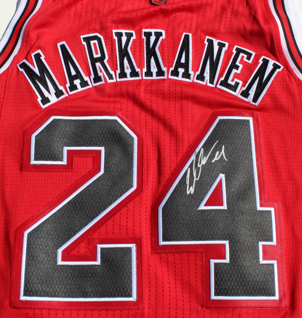 Lauri Markkanen Signed Chicago Bulls Authentic XL Basketball Jersey w/COA