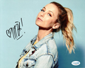 Iliza Shlesinger Last Comic Standing Signed 8x10 Photo w/ACOA SD59956