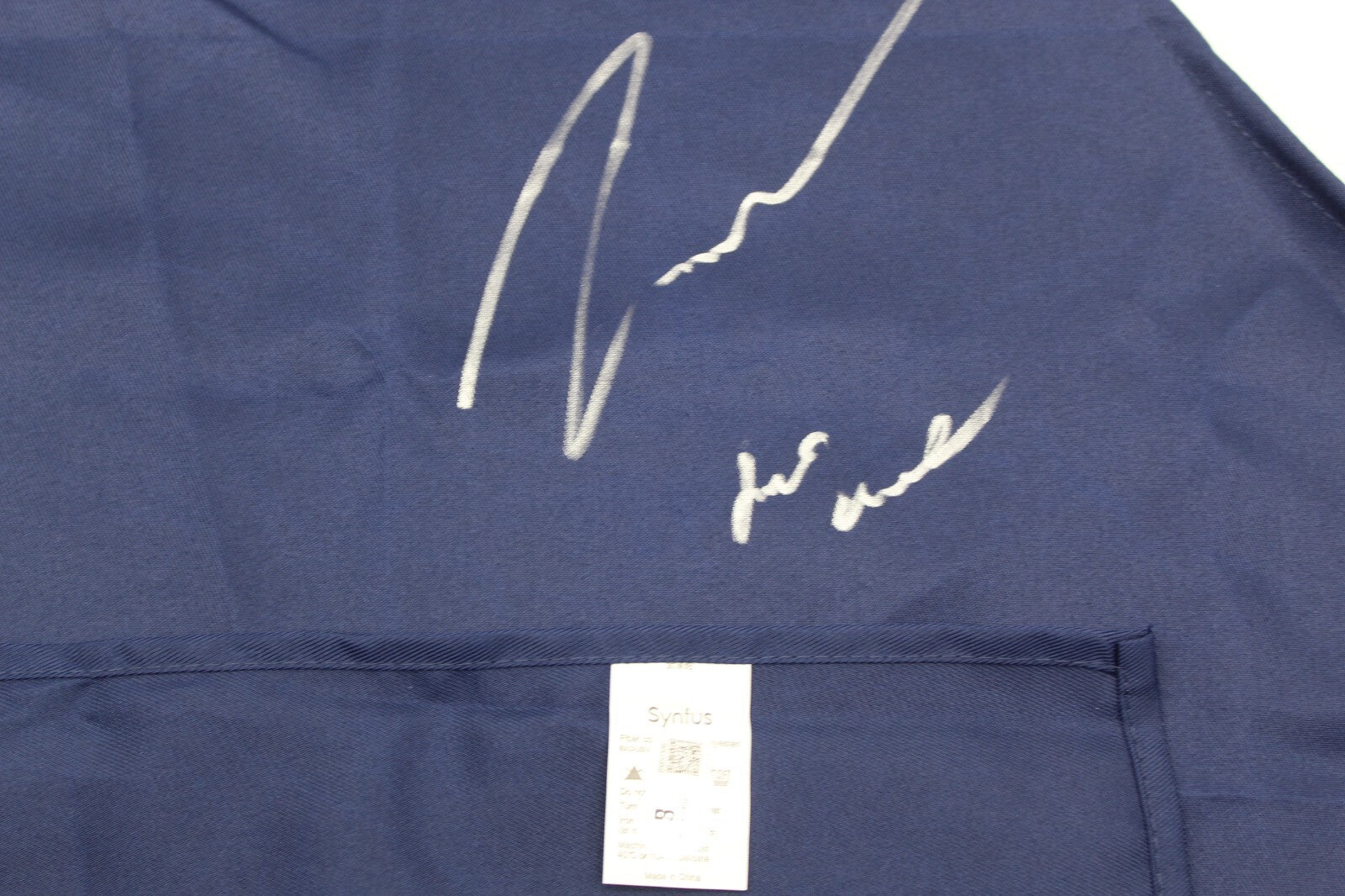 Jeremy Allen White The Bear Signed Chef Apron Carmy w/Beckett COA BM50309