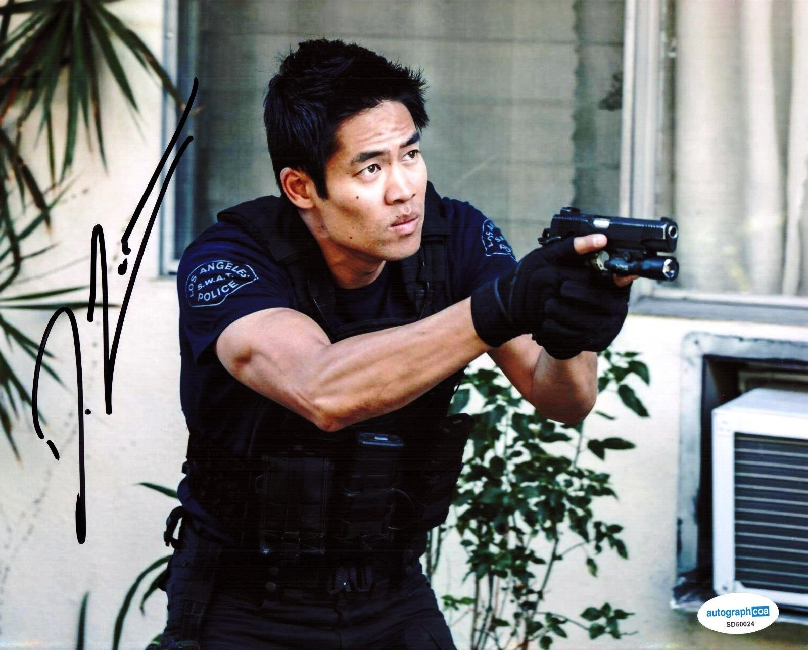 David Lim S.W.A.T. TV Show Victor Tran SWAT Signed 8x10 Photo w/ACOA SD60024
