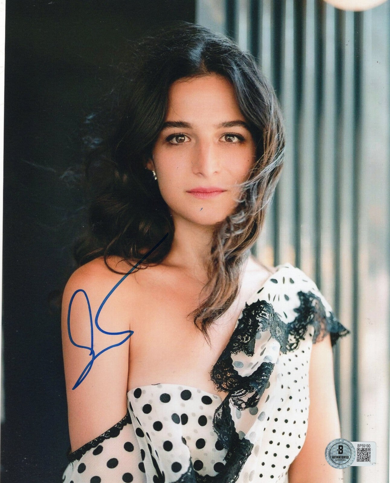 Jenny Slate The Secret Life of Pets Signed 8x10 Photo w/Beckett COA BP59190