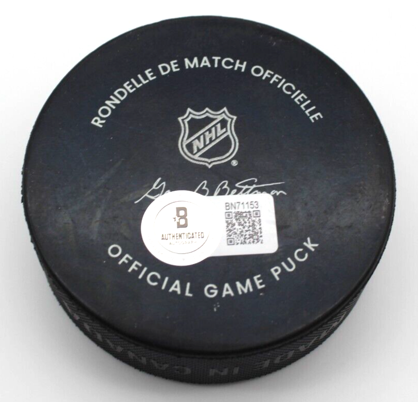 Jonathan Toews Signed Chicago Blackhawks Game Hockey Puck w/Beckett COA BN71153