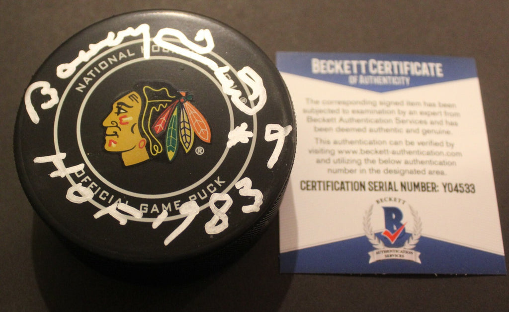 Bobby Hull Signed Chicago Blackhawks Game Hockey Puck w/Beckett COA Y04533