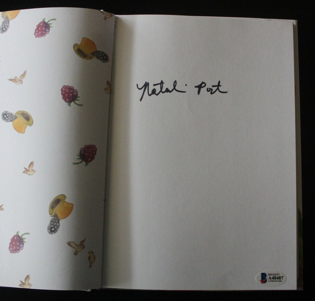 NATALIE PORTMAN Signed FABLES 1st EDITION BOOK W/BECKETT LOA A48487