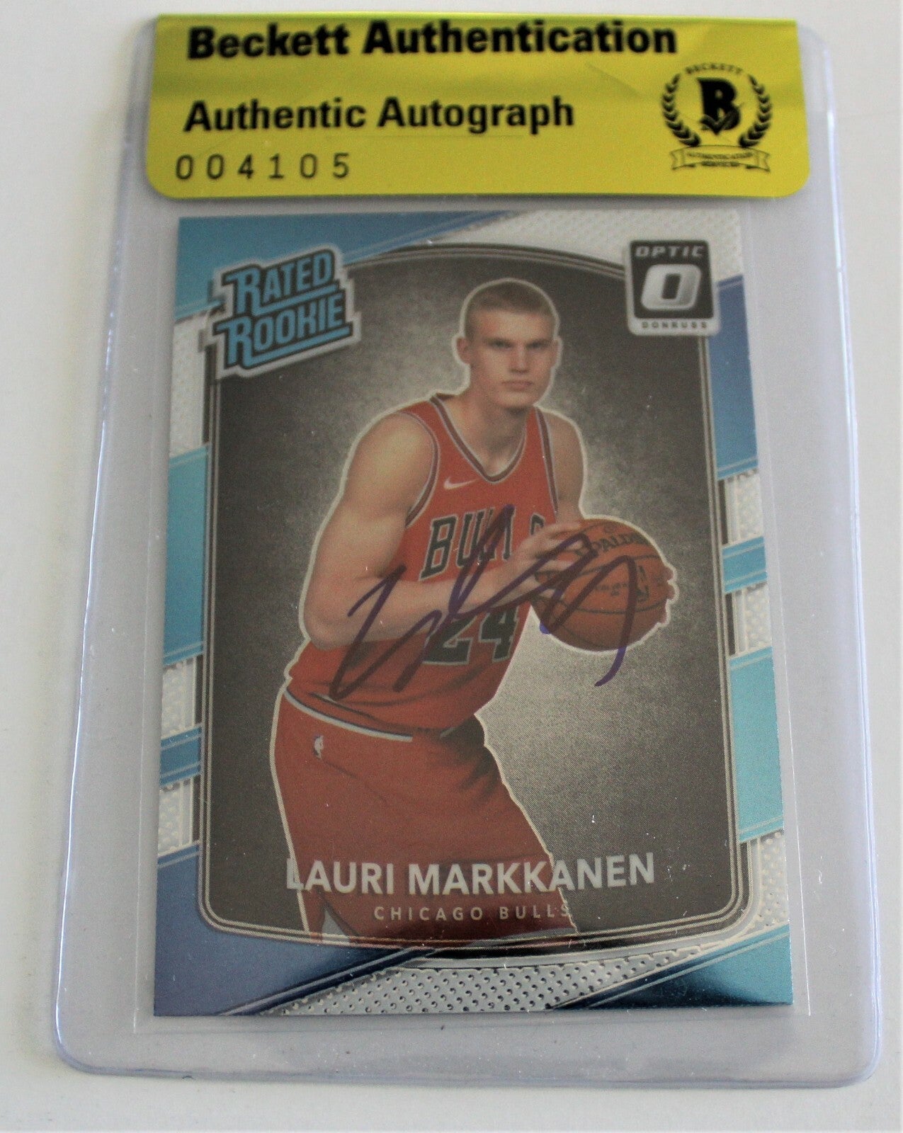 Lauri Markkanen Signed Chicago Bulls Donruss Optic Authentic Beckett Bulls 159 A