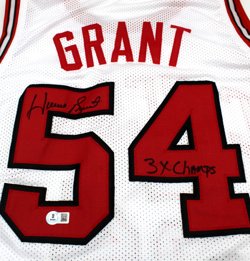 Horace Grant Signed Chicago Bulls XL Jersey W/Beckett BAS COA 2W819381