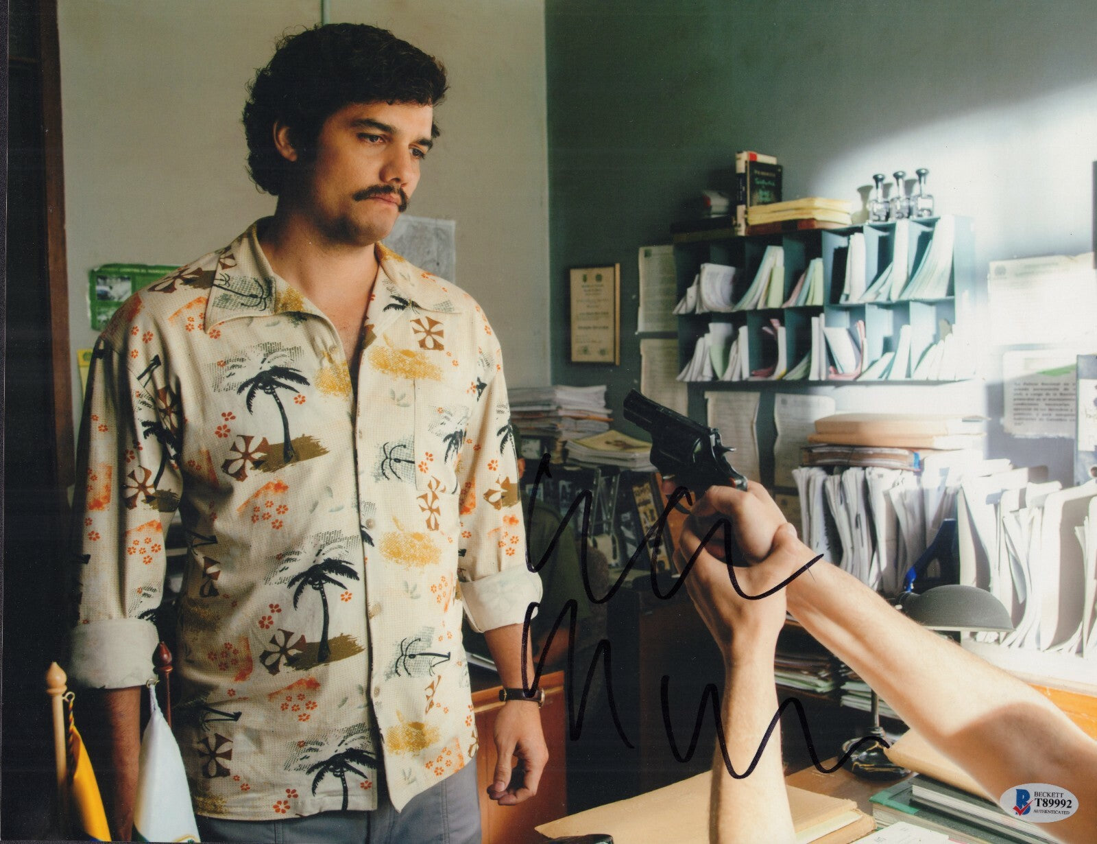 Wagner Moura Signed Narcos Pablo Escobar 11x14 Photo w/Beckett COA T89992