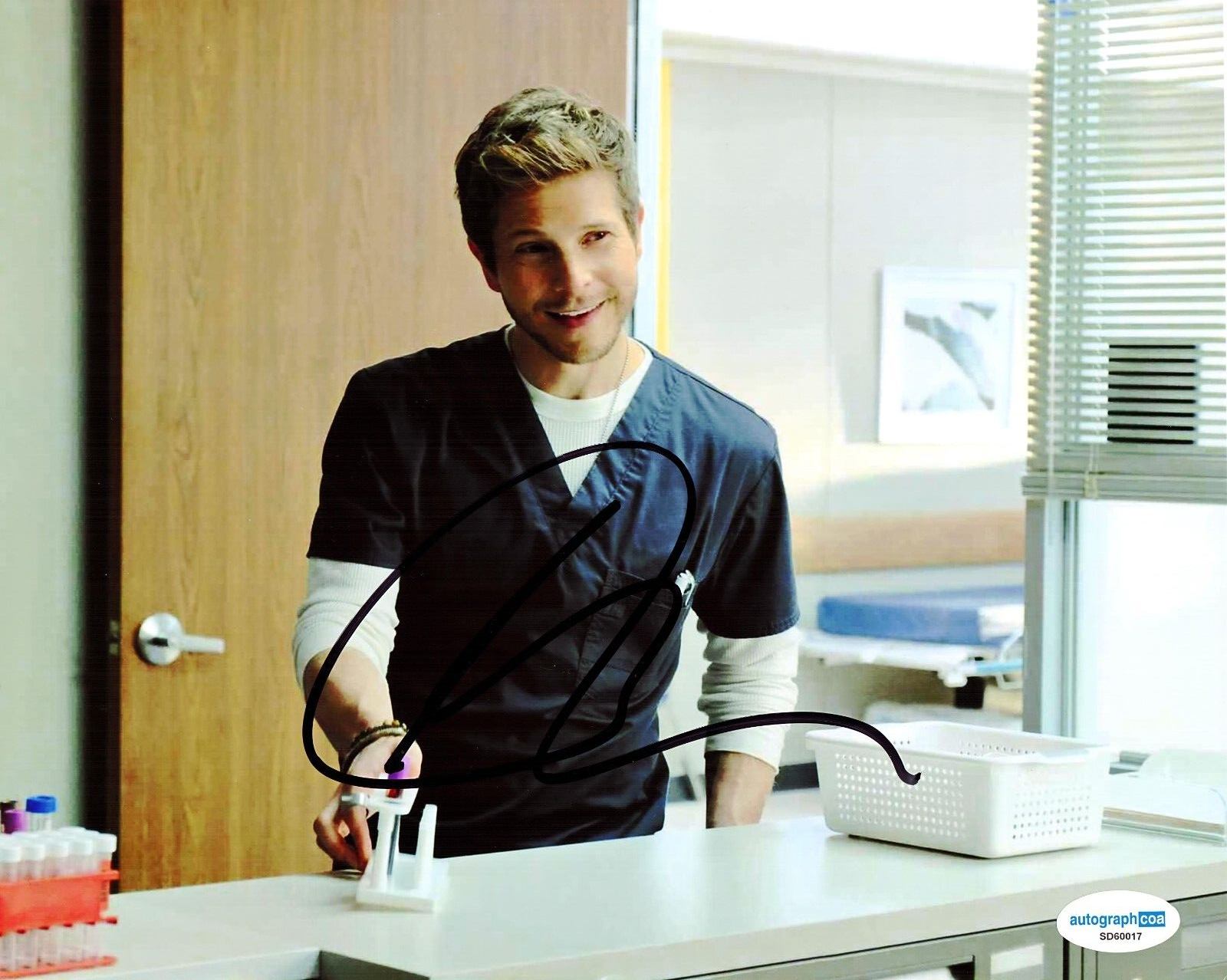 Matt Czuchry The Resident Dr. Conrad Hawkins Signed 8x10 Photo w/ACOA SD60017