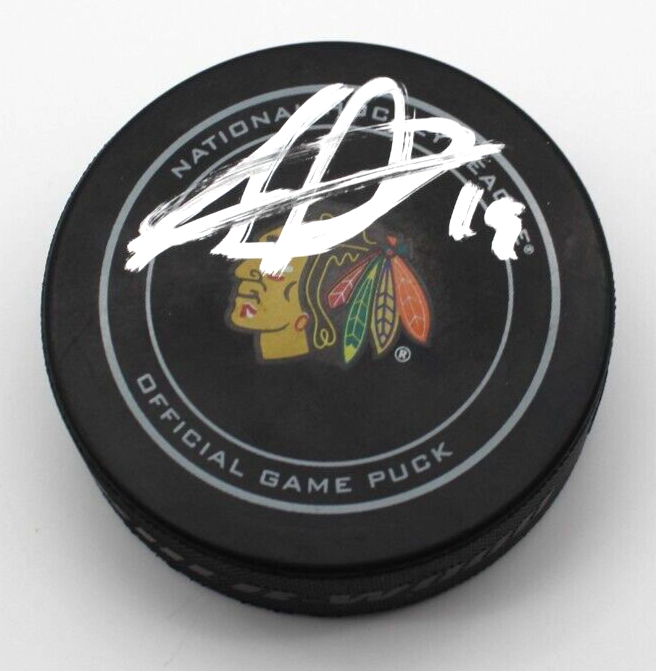 Jonathan Toews Signed Chicago Blackhawks Game Hockey Puck w/Beckett COA BN71149