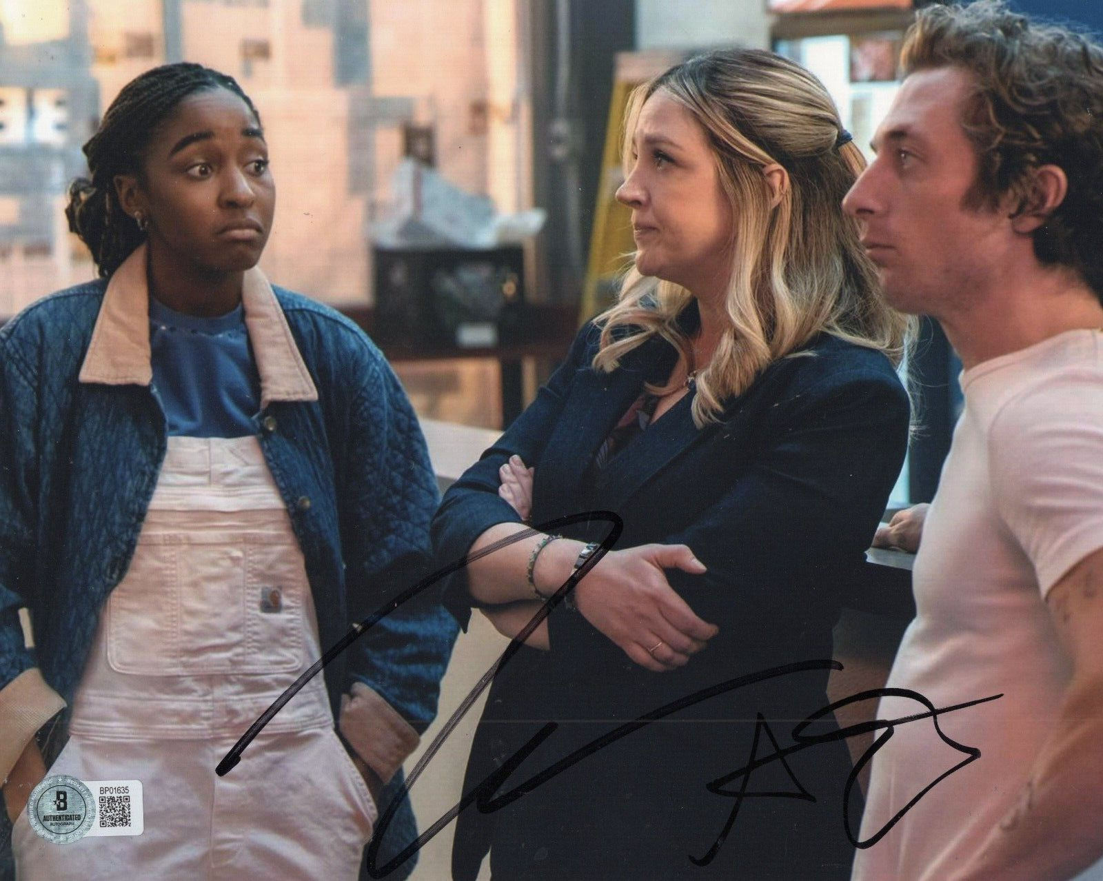 Jeremy Allen White & Abby Elliott Bear Signed 8x10 Photo w/Beckett COA BP01635