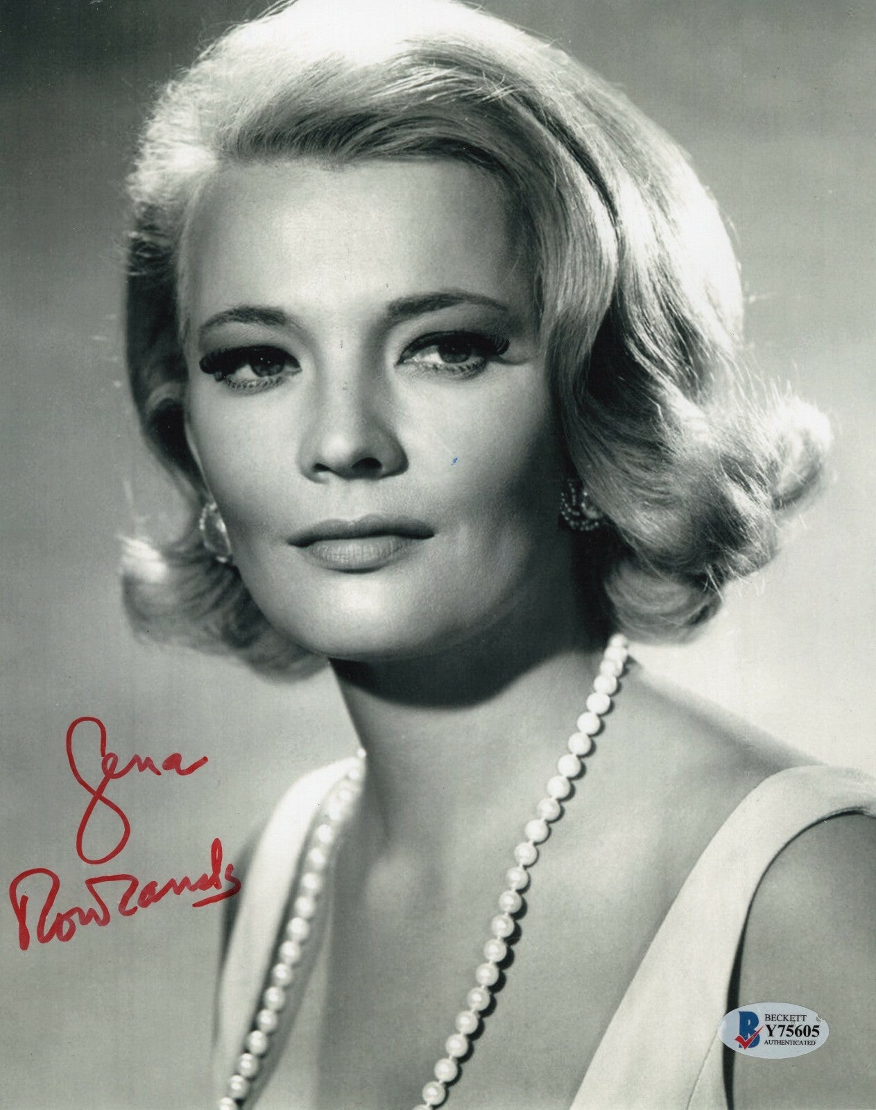 Gena Rowlands Signed Gloria Movie Swenson 8x10 Photo w/Beckett COA Y75605
