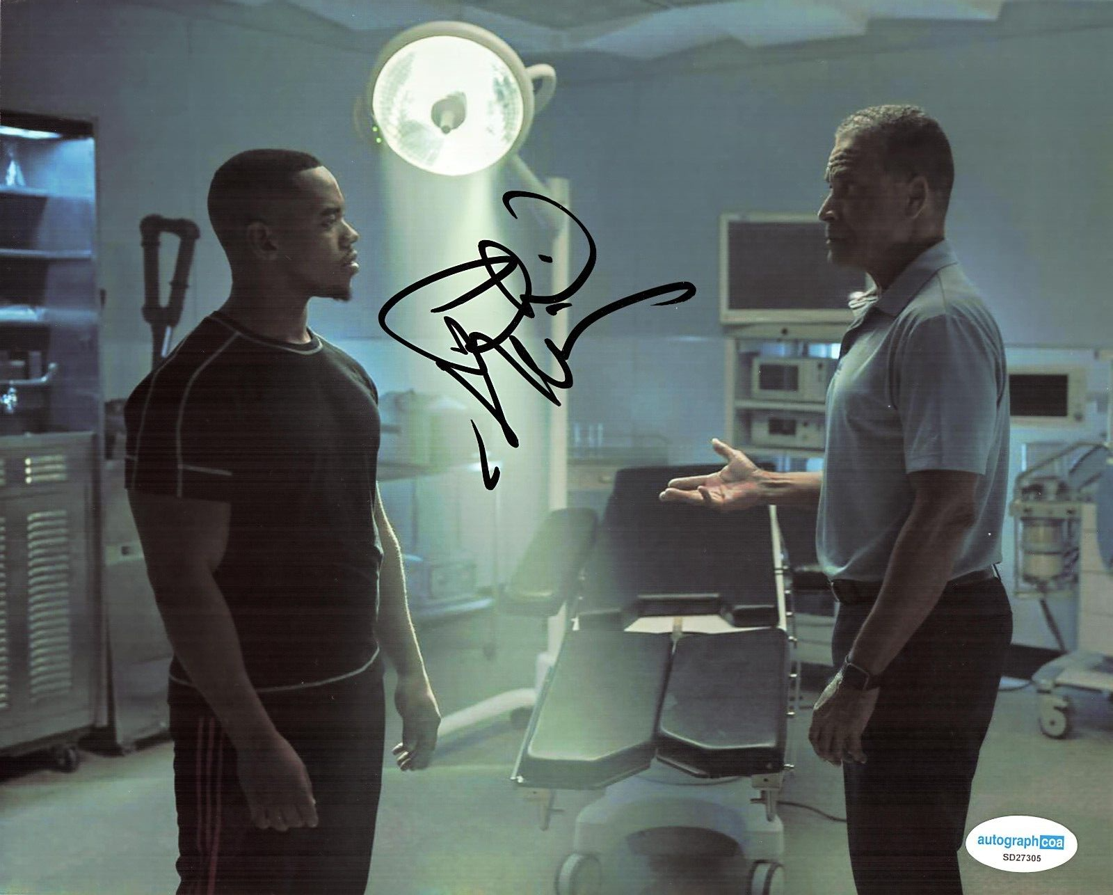 Phil Morris Signed Doom Patrol Silas Stone 8x10 Photo w/ACOA SD27305