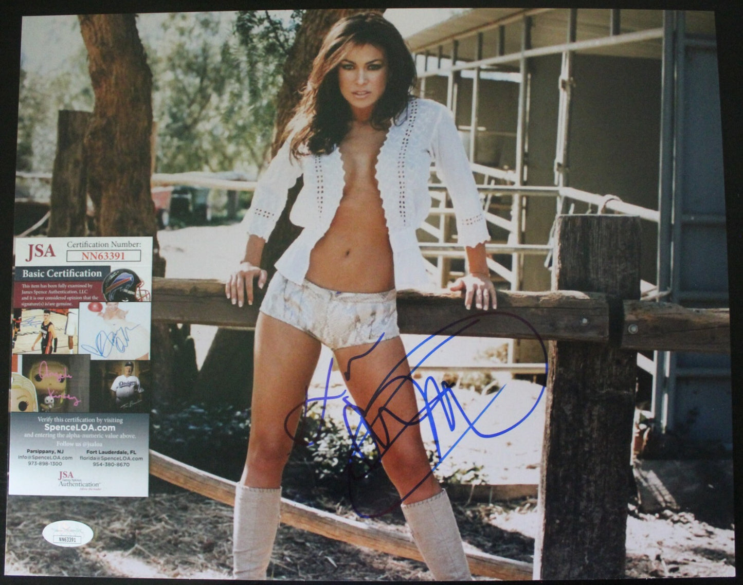 Carmen Electra Signed Sexy Supermodel 11x14 Photo w/JSA COA NN63391