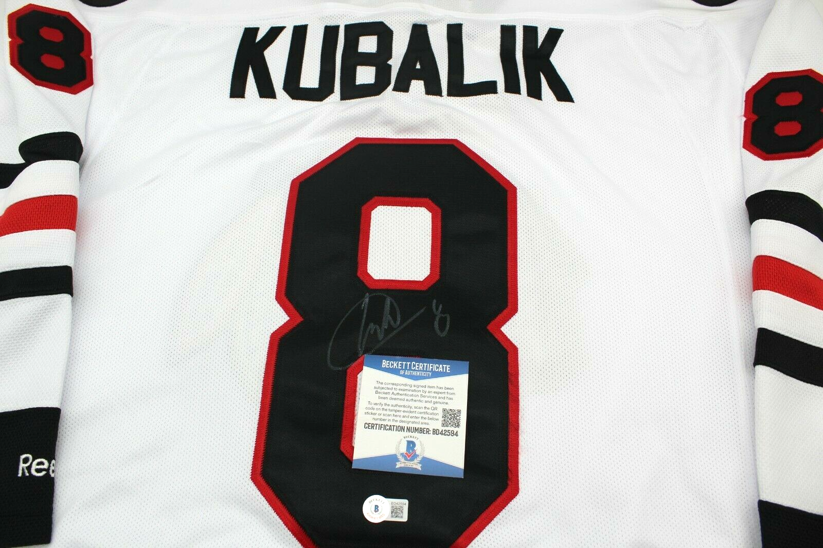 Dominik Kubalik Signed Chicago Blackhawks Jersey Size Med w/Beckett COA BD42594