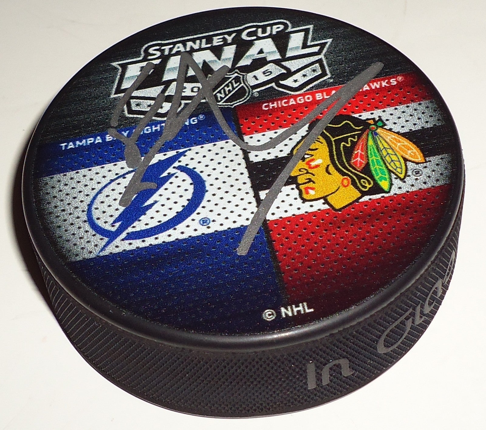 Marcus Kruger signed 2015 Chicago Blackhawks vs Lighting finals puck w/coa #1